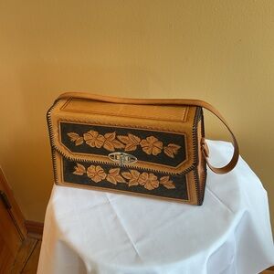 RARE FIND Vintage LeatherTooled Hand Roses Box Purse
